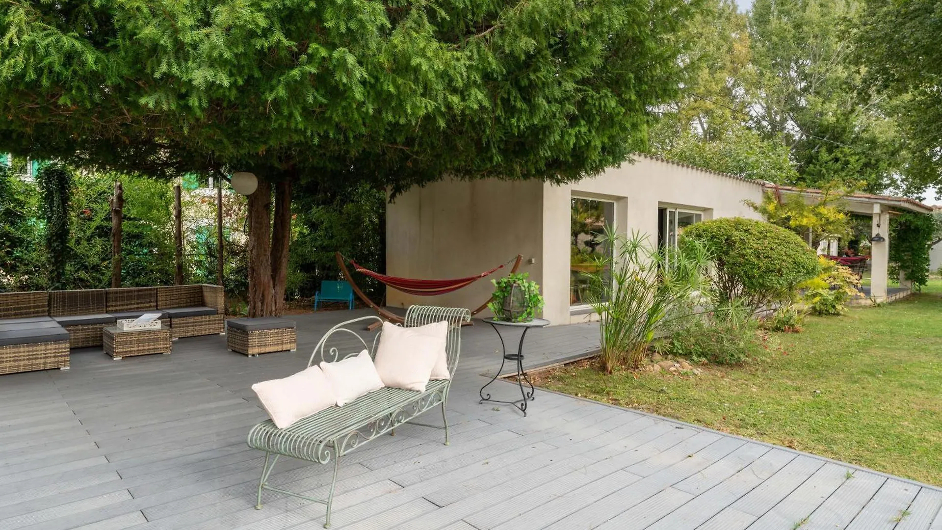 Villa Vacances Revees Au Pin Parasol Le Thor France