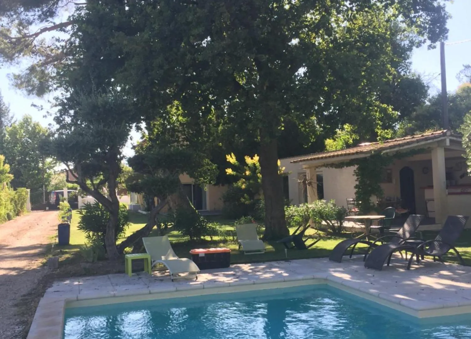 Vacances Revees Au Pin Parasol Le Thor 0*,  France