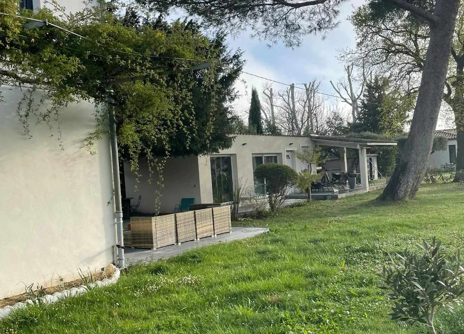Villa Vacances Revees Au Pin Parasol Le Thor