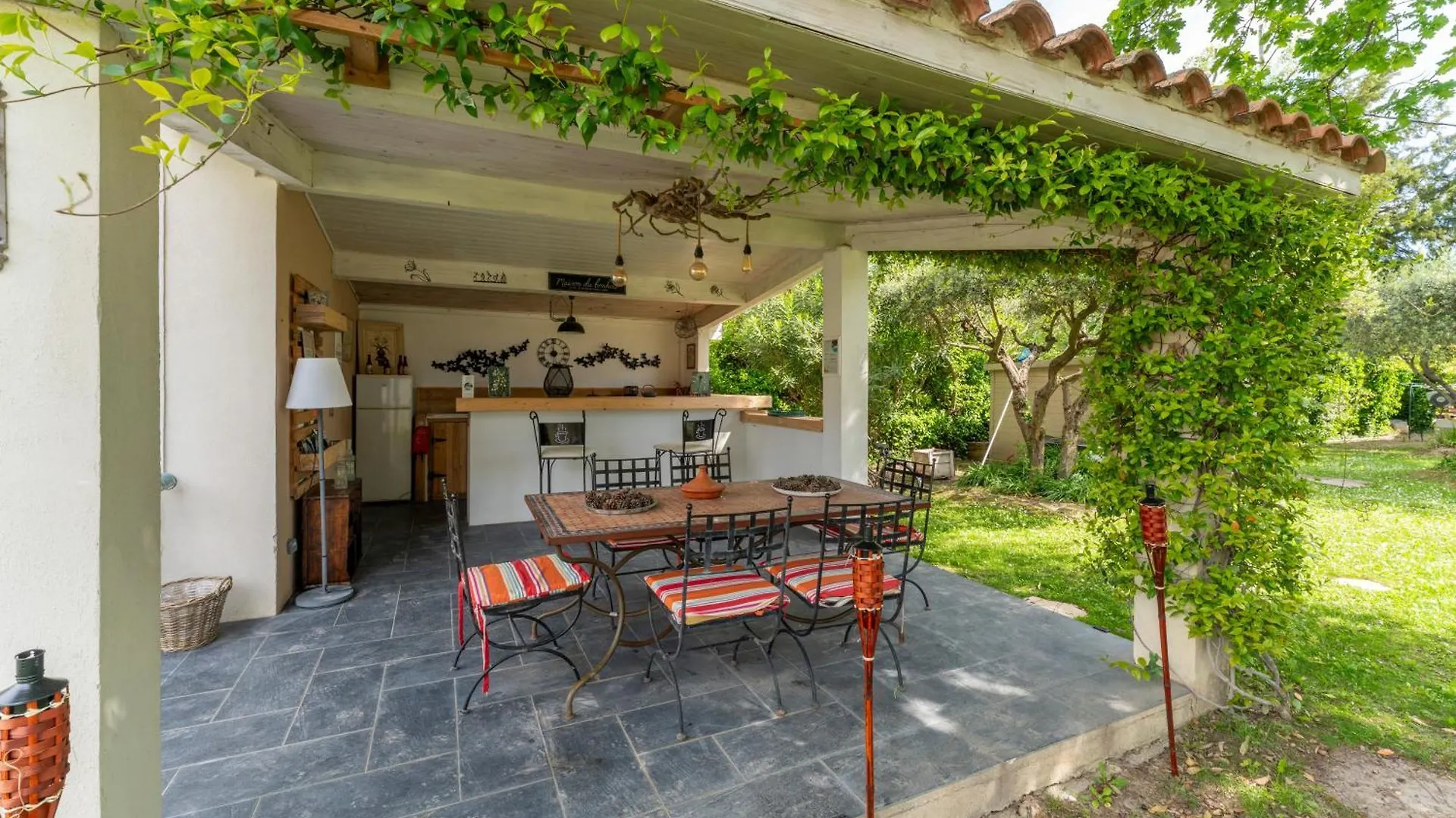 Villa Vacances Revees Au Pin Parasol Le Thor France